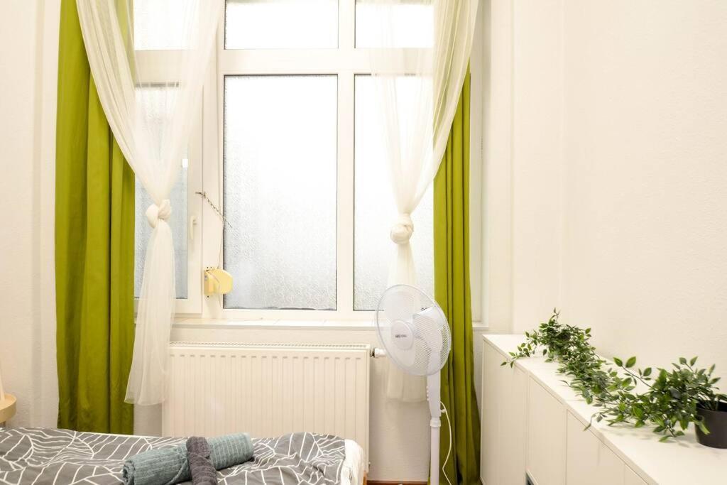 Famous Kiraly Street At Large 3Br 10Ppl @ Central Boedapest Buitenkant foto