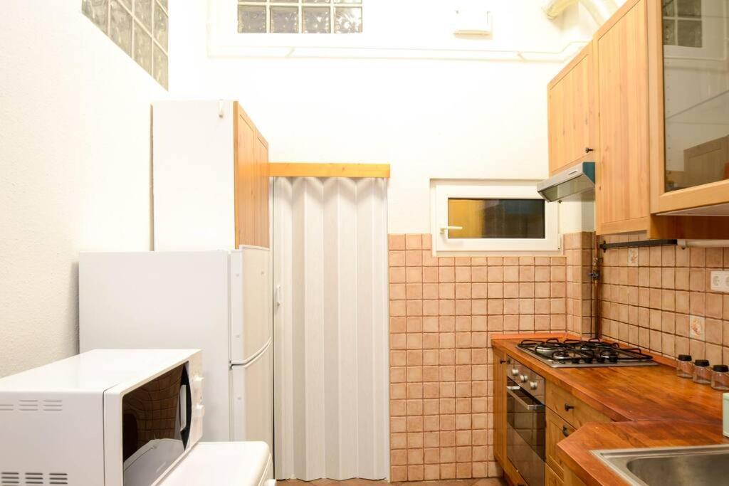 Famous Kiraly Street At Large 3Br 10Ppl @ Central Boedapest Buitenkant foto